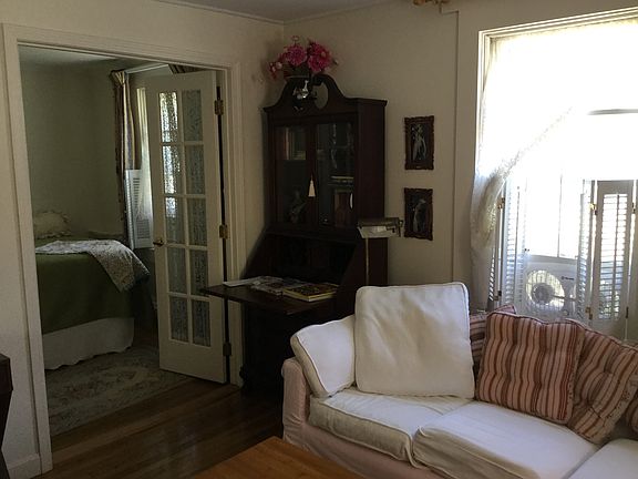 Comfy couch,writing desk