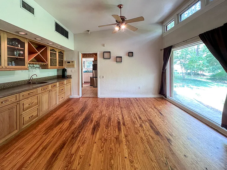 411 NW 26th St — Photo 12