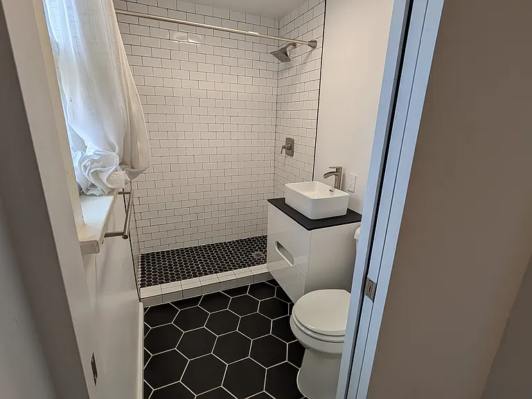 1021 Headingly Ave NW #1 — Photo 3