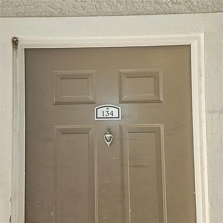 1 bed, 1.0 bath, 890 sqft, $1,300 — Photo 2