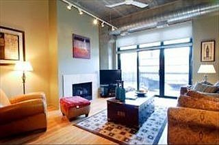 2nd image of 1635 W Belmont Ave APT 216