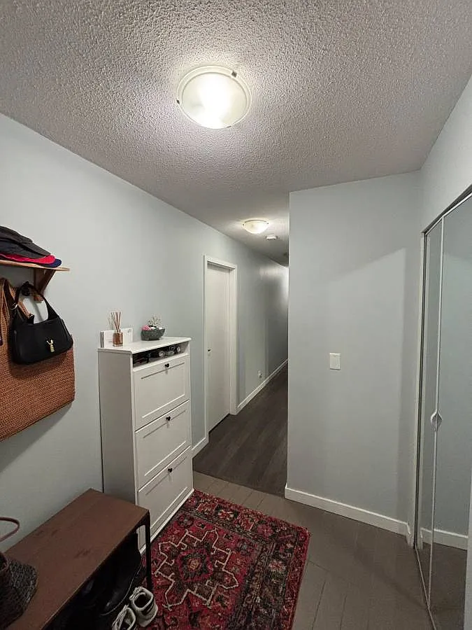 233 Robson St — Photo 3