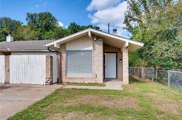 1st image of 2806 Lovell Dr
