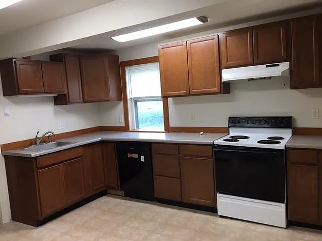 3 bed, 1692 sqft, $2,175 — Photo 2