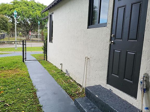 3rd image of 802 NW 2nd St #B
