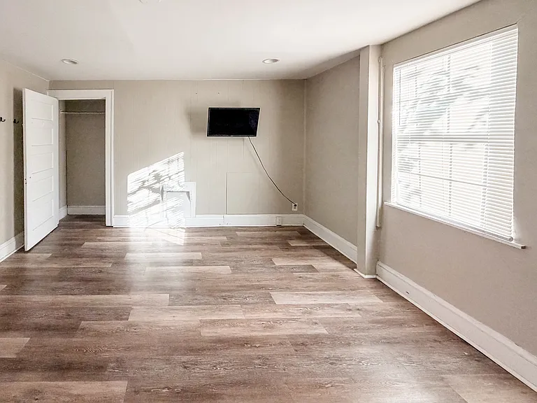 1718 Forest Ave — Photo 5