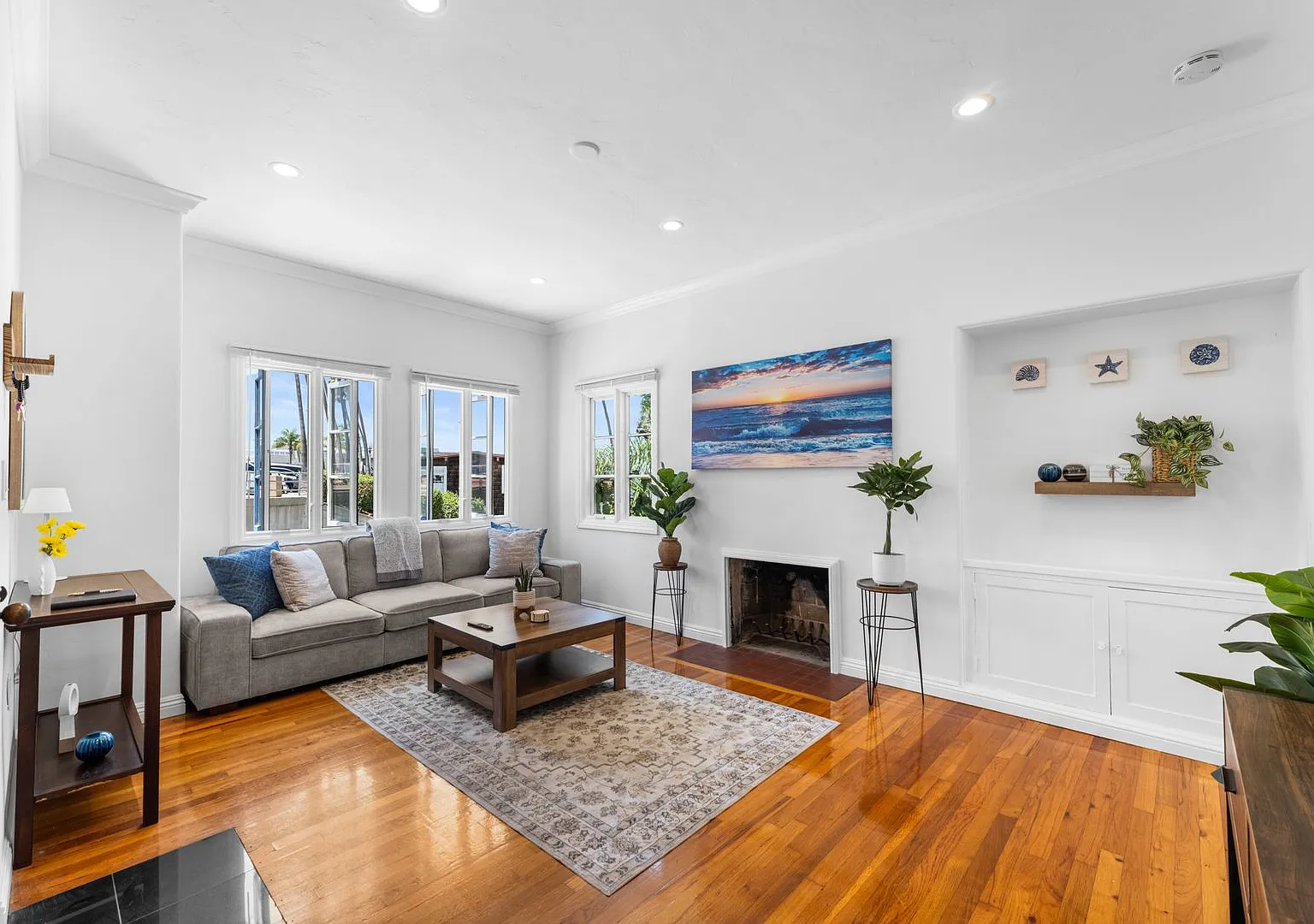 Charming 2 Bed 1 bath "fully furnished monthly rental" in La Jolla Village. — Photo 1