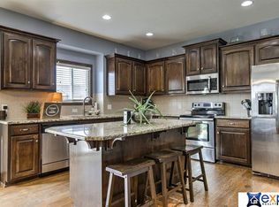 19320 K Cir, Omaha, NE 68135