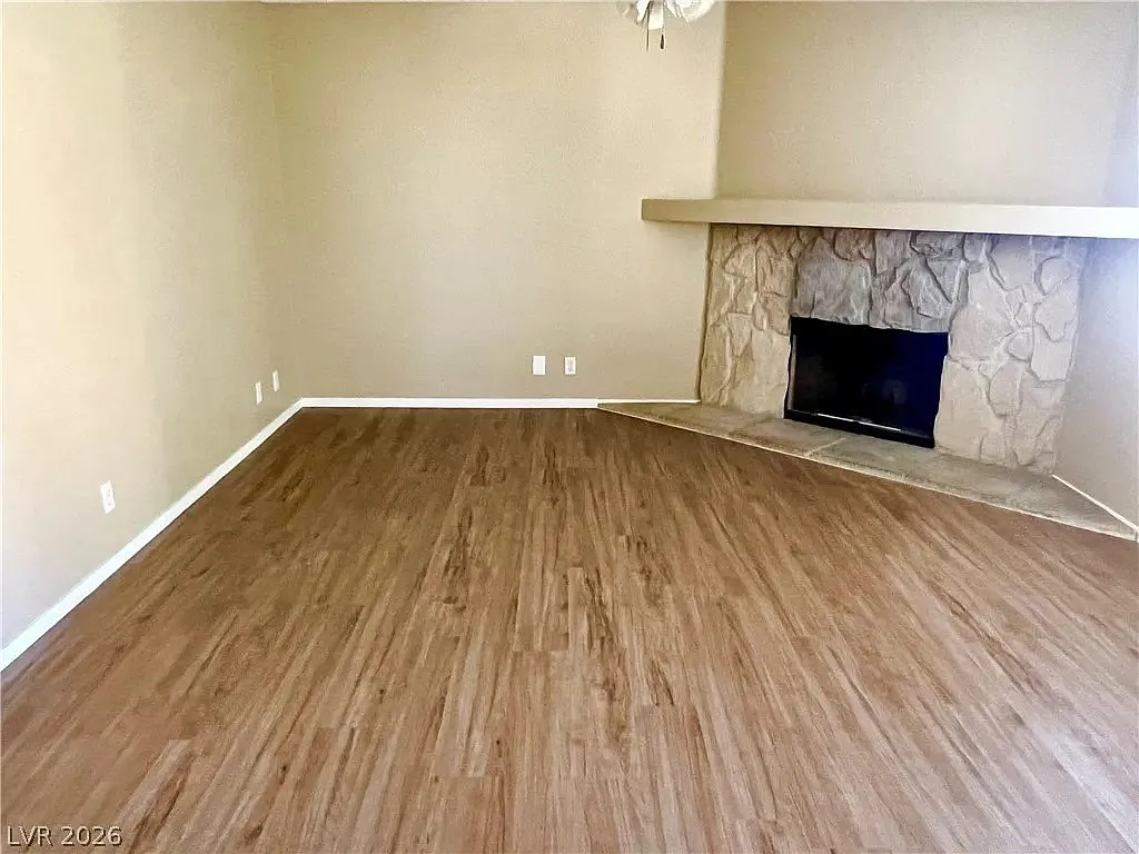 2 bed, 912 sqft, $1,450 — Photo 2