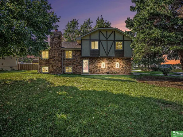 11761 Raleigh Dr, Omaha, NE 68164