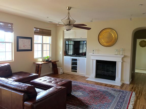 Built-in entertainment ctr