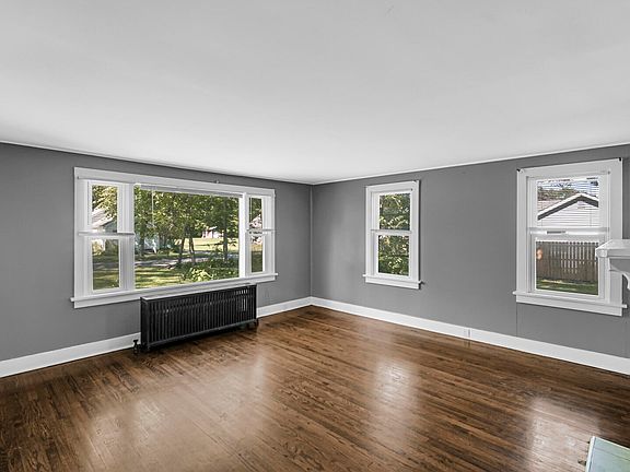 3rd image of 112 W 13th St