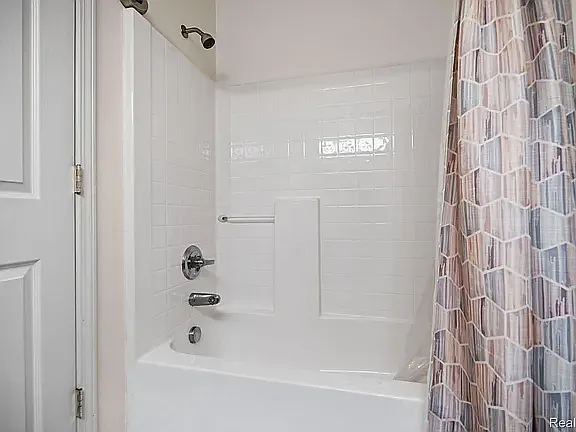 17200 Addington Dr — Photo 3