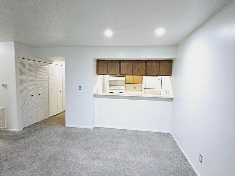 Sugarbush Apartments — Photo 160