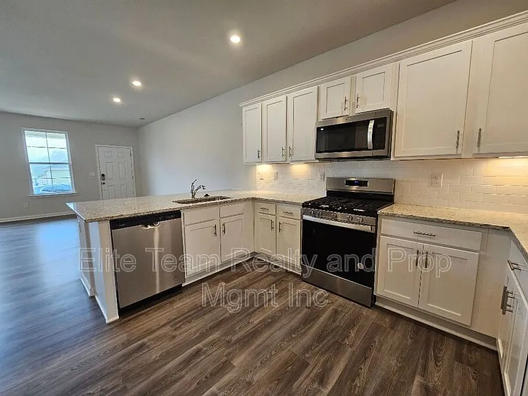 5416 Kings Ridge Dr — Photo 3