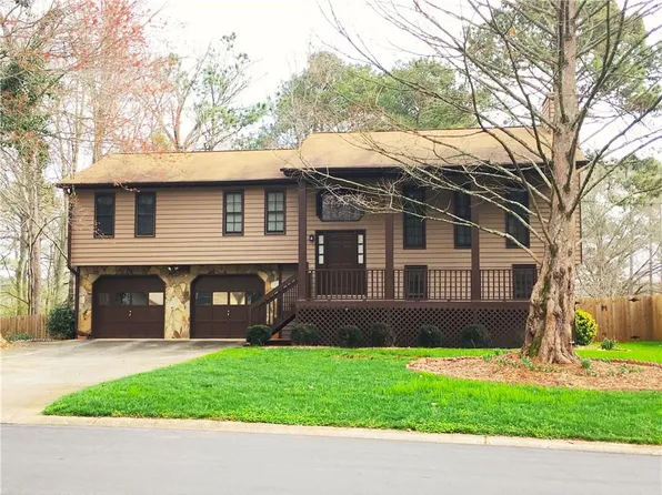 1825 Marsh Creek Dr, Lawrenceville, GA 30043