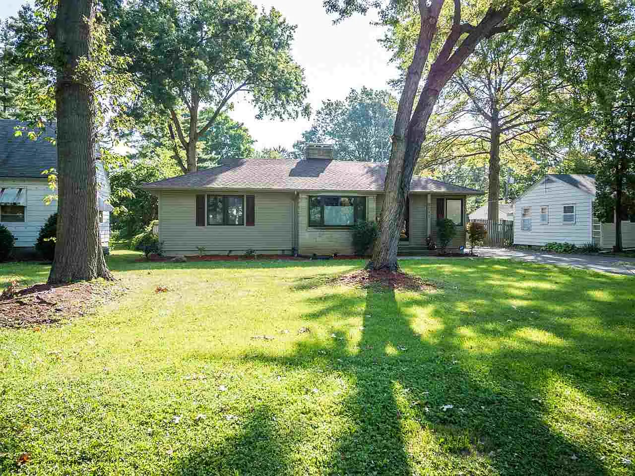5017 Plaza Dr photo 1