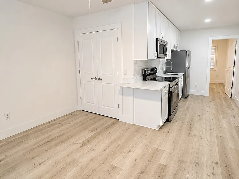 605 67th Ave N #1 — Photo 3