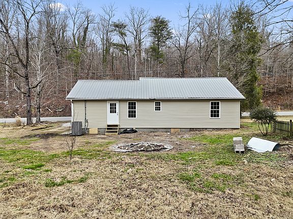 5th image of 102 W Schmitt Rd