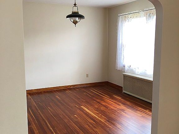 dining rm, hwd floor