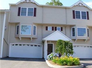 28 Fountain Dr, Westerly, RI 02891