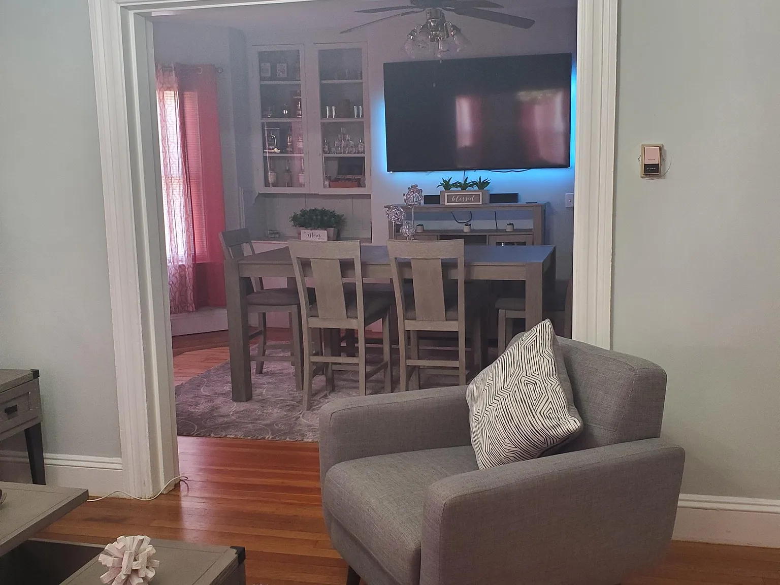 3 bed, $1,900 — Photo 4