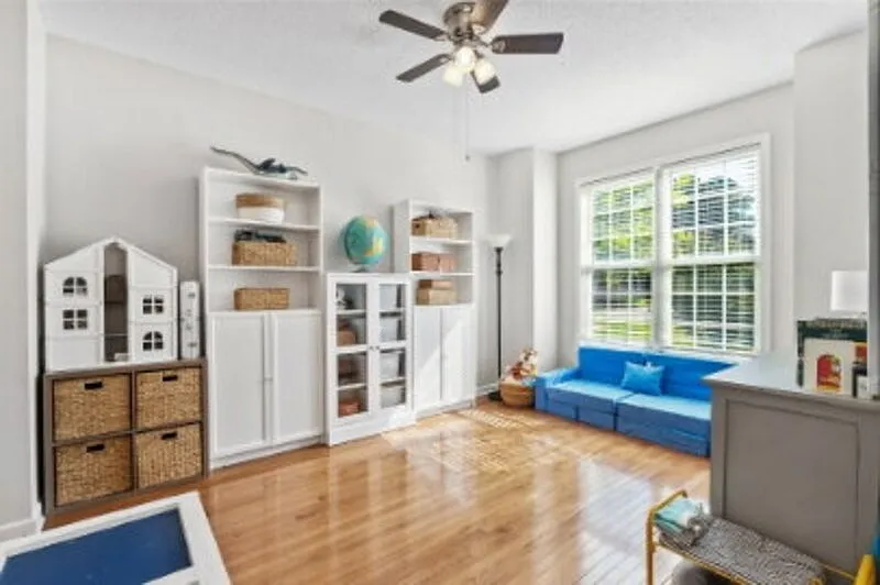 3 bed, 2.5 bath, 2320 sqft, $2,600 — Photo 4