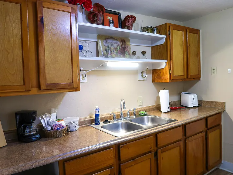 1547 W Agarita Ave #C — Photo 10