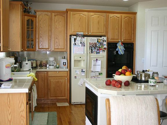 Kitchen w/Eating Area