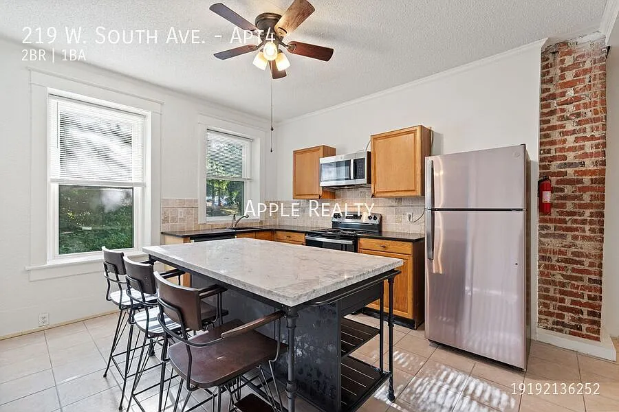 219 W South Ave, Apt 4 - Available mid-November! — Photo 4