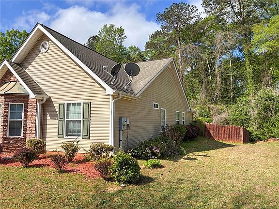 3rd image of 317 Peachtree Cir
