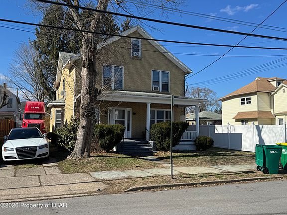4th image of 226 Washington St
