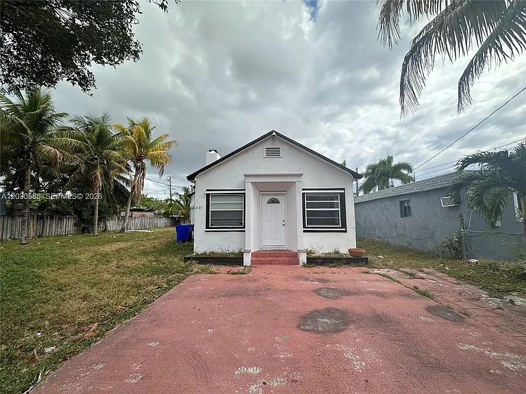 2135 Lincoln St — Photo 1