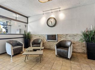 2181 Navaho Drive, Ottawa, ON K2C 3K3