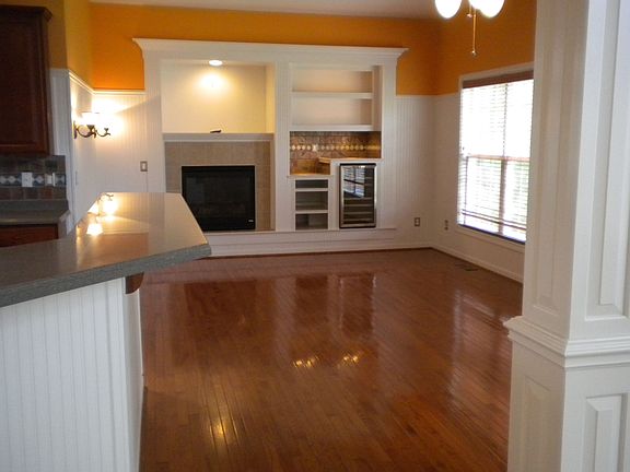 4th image of 284 Woodstone Way