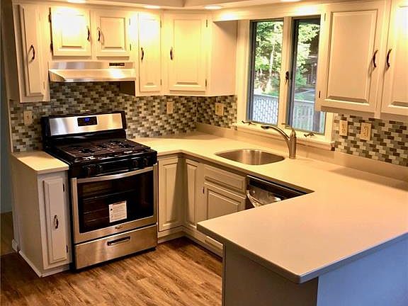 3rd image of 332 Woodland St