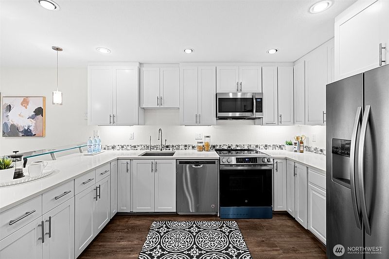 5th image of 4214 W Lake Sammamish Pkwy NE #102