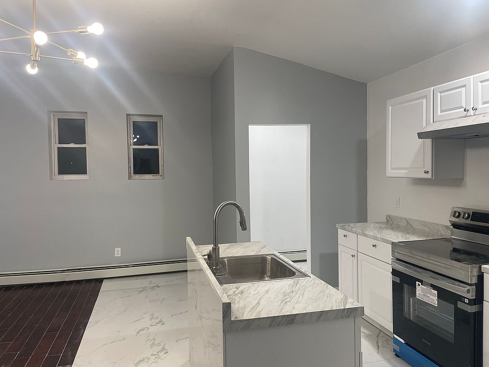 1st image of 12 S Lake Ave Floor 3
