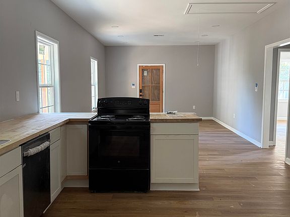 4th image of 573 Marianna St