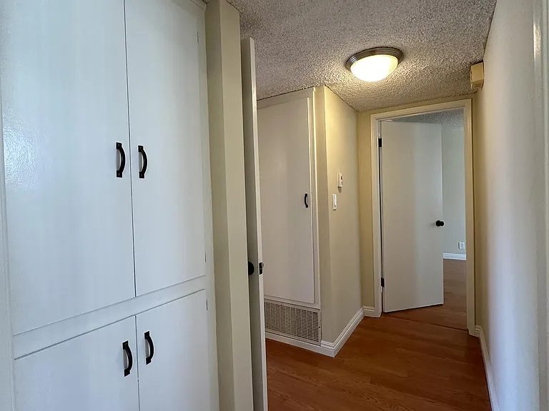 245 W Stocker St — Photo 9