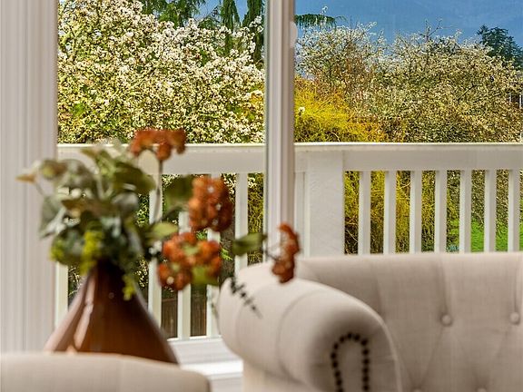 5th image of 917 Bear Ridge Court NW