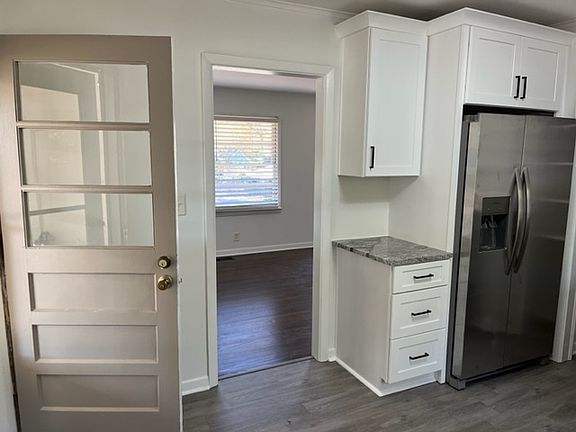 3rd image of 1943 Casey Dr SE