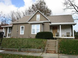 703 W 10th St, Cedar Falls, IA 50613