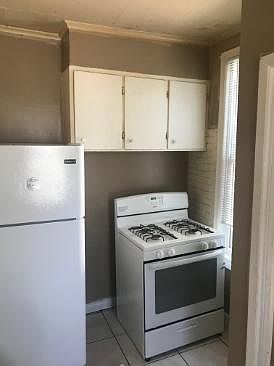 4th image of 637 Earl St #1