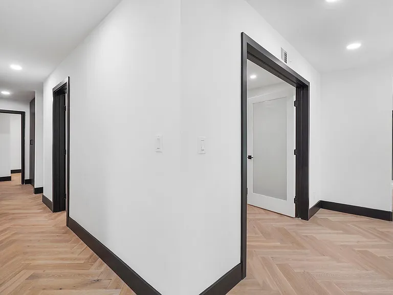 23807 Archwood St — Photo 29