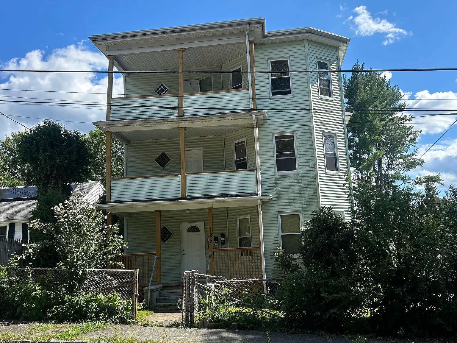 3 bed, 1285 sqft, $2,200 — Photo 1