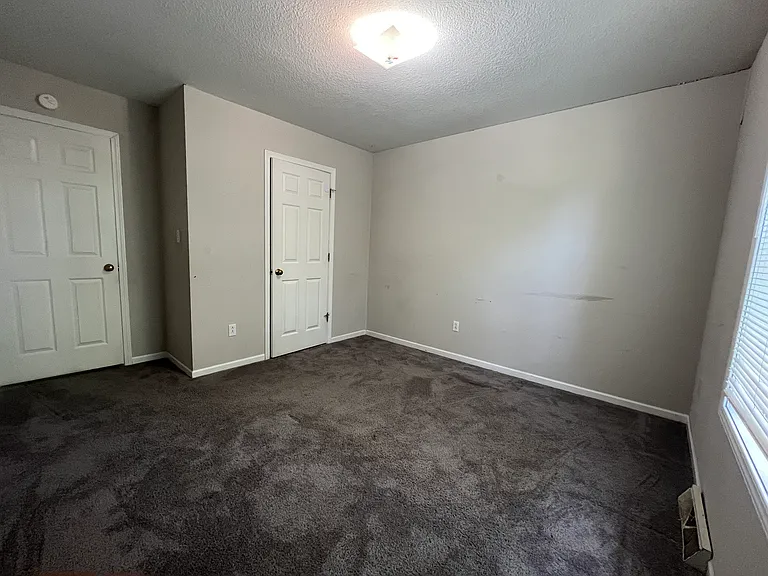 102 Albany Dr — Photo 10