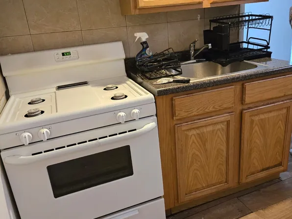 180 Chestnut St, Newark, NJ 07105