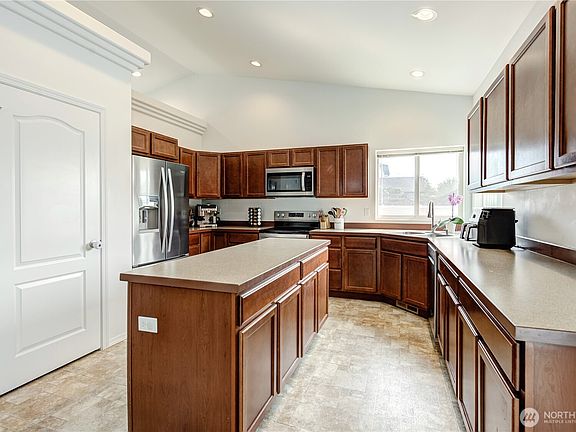 4th image of 1474 Denny Place