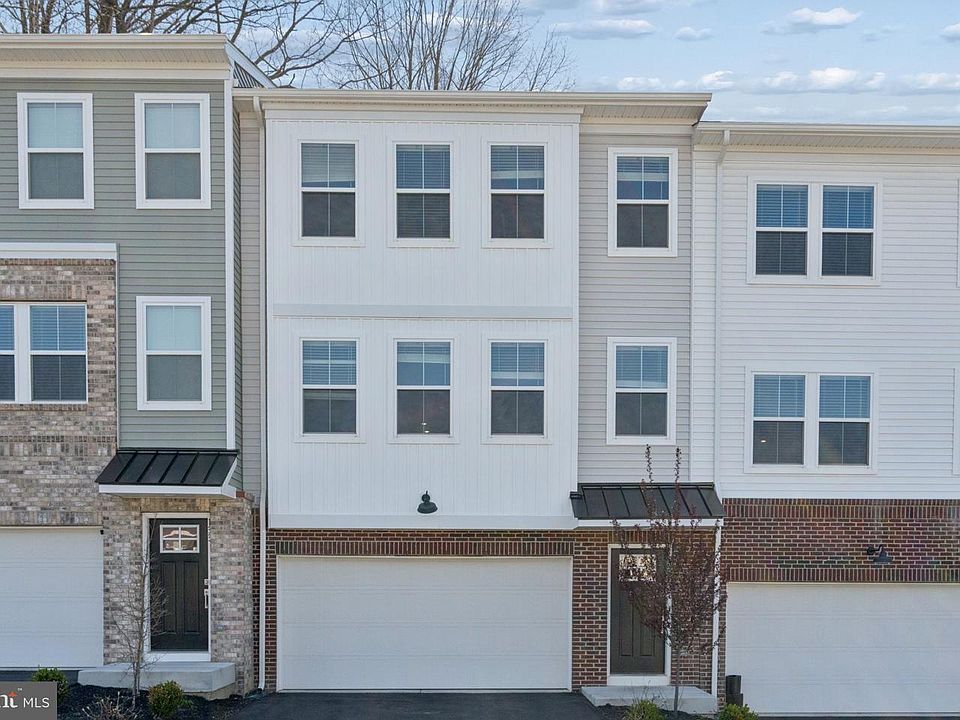 1st image of 135 Four Leaf Dr